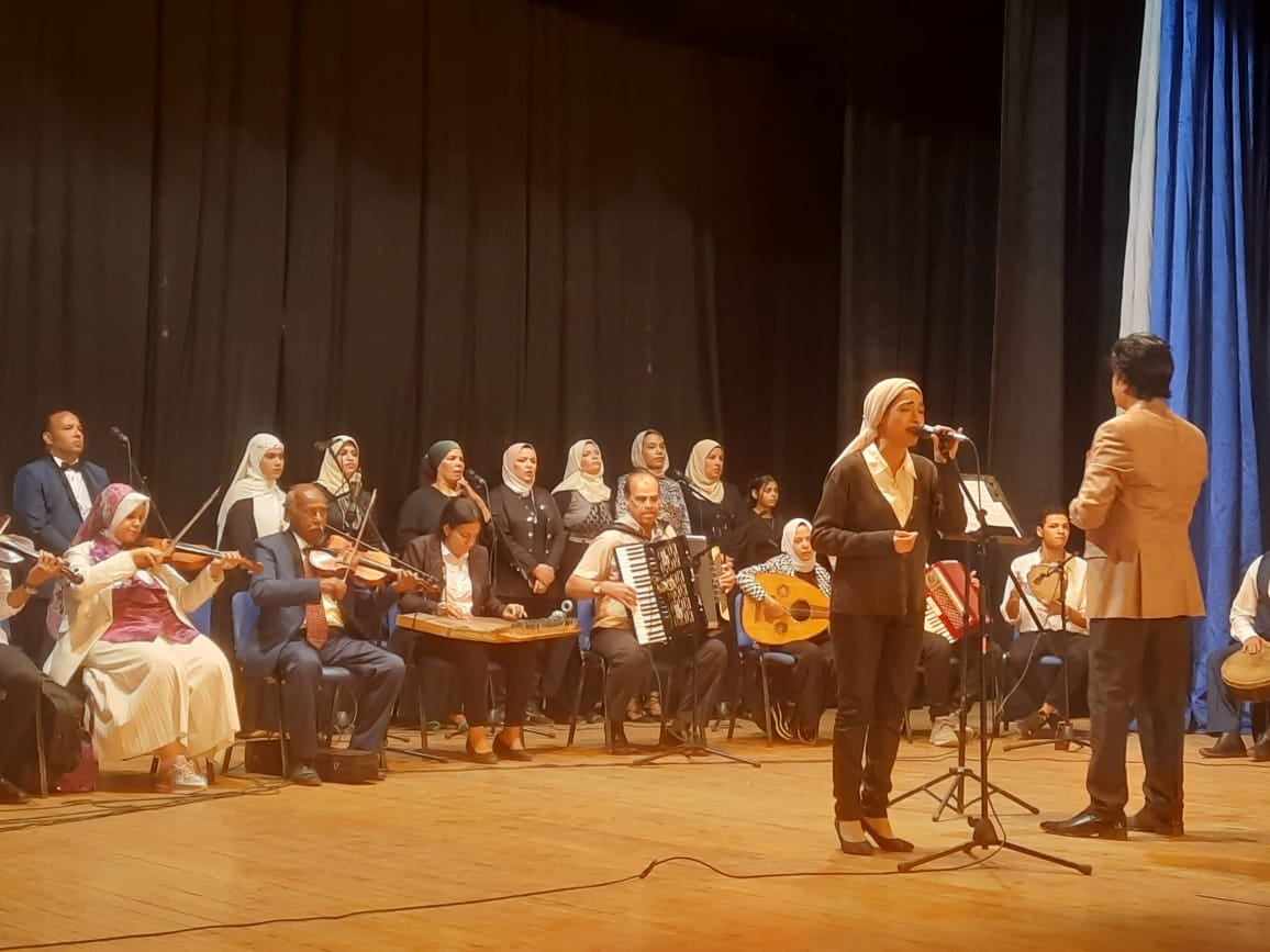 محافظ أسيوط يشهد احتفالية المولد النبوي بقصر الثقافة