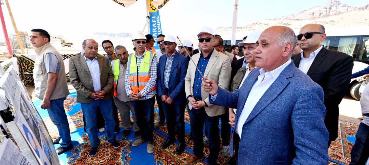 وزير الإسكان يتفقد مشروع ازدواج ورفع كفاءة طريق مطار سانت كاترين ومحطة محولات كهرباء