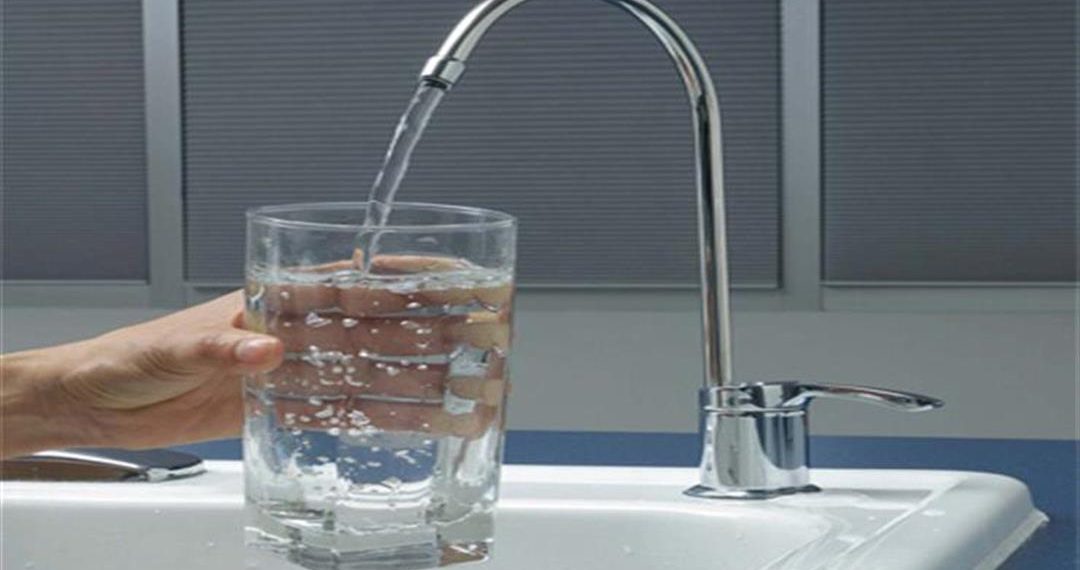 الحكومة توضح حقيقة تلوث مياه الشرب بميكروب سام