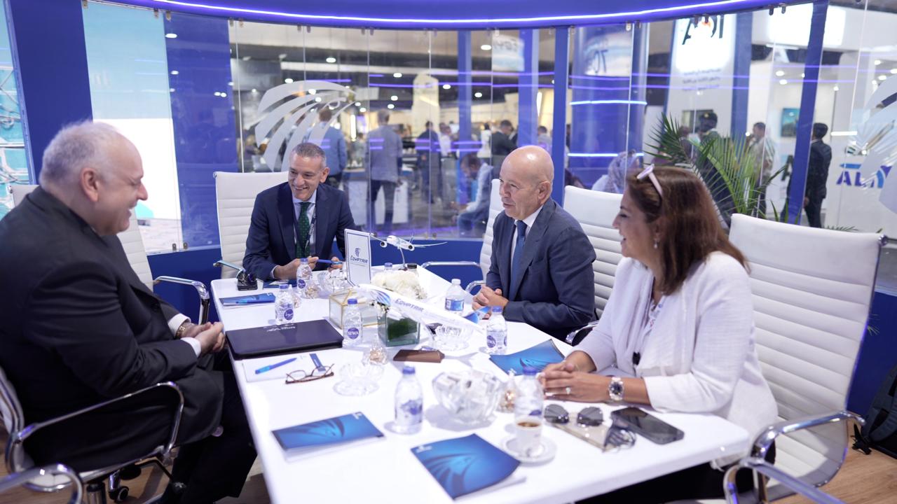 رئيس الشركة القابضة لمصرللطيران يلتقى ورئيس تحالف ستار العالمي