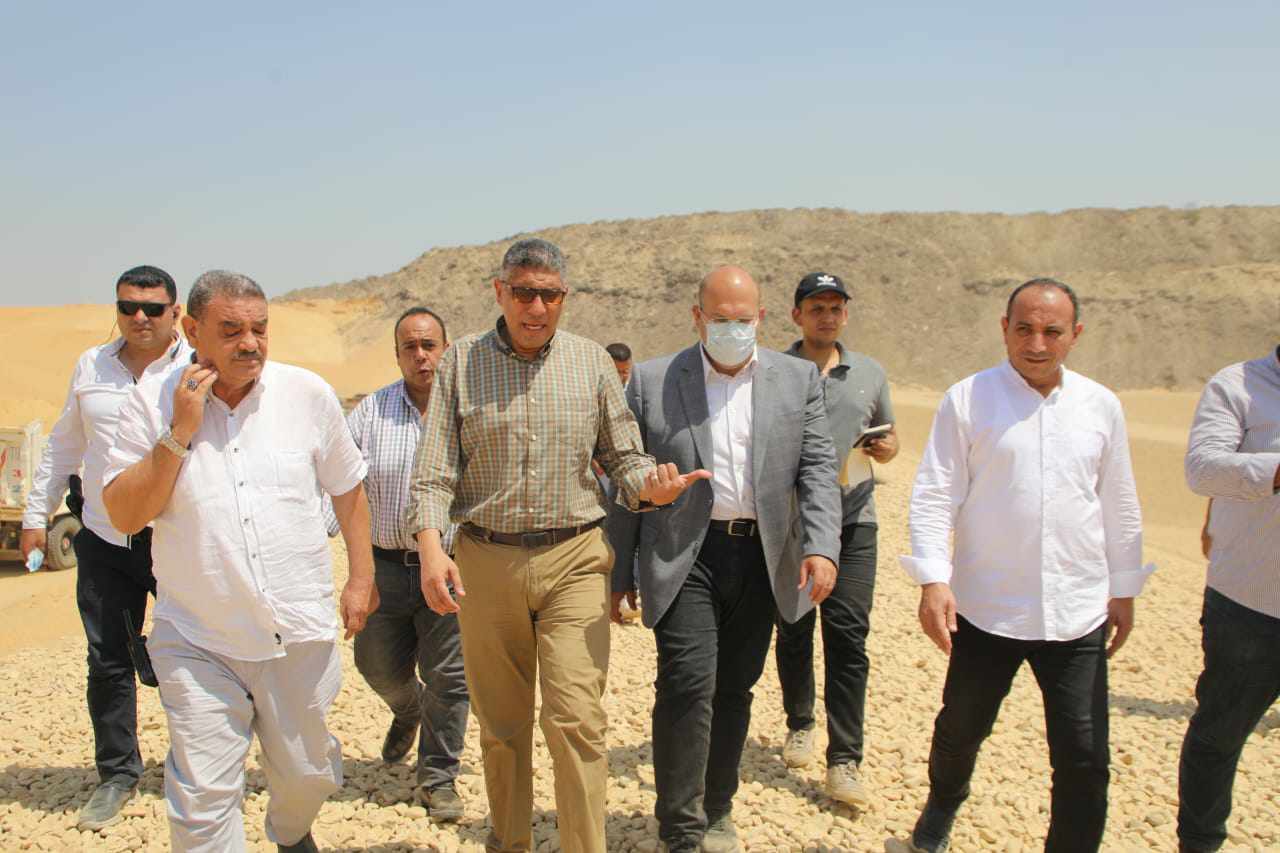 جولة لمحافظ الجيزة بالمدفن الصحي للمخلفات بشبرامنت