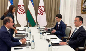 كجوك.. فى لقائه مع وزير الاستثمار بأوزبكستان:  تبادل الخبرات في تطوير البنية التحتية