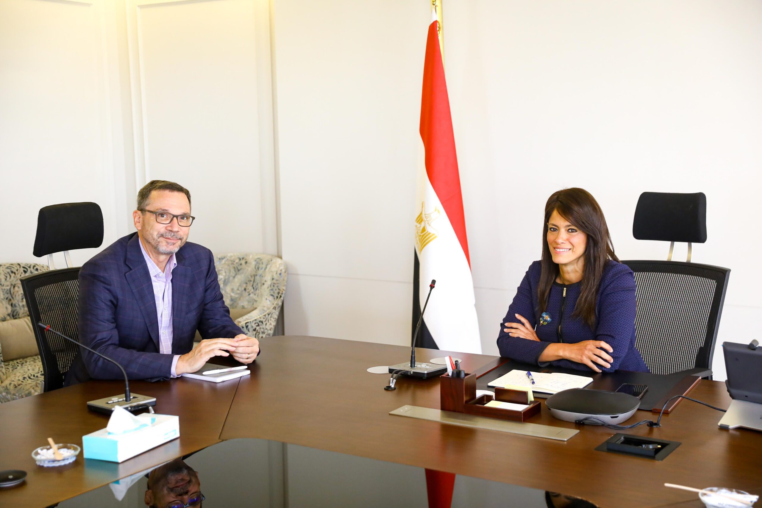 المشاط تلتقي الرئيس التنفيذي لبورصة المناخ في نيويورك