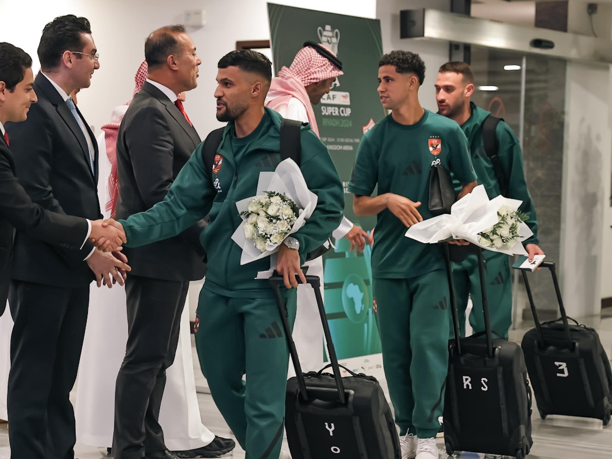 بعثة الأهلي تصل السعودية استعداداً للقاء الزمالك