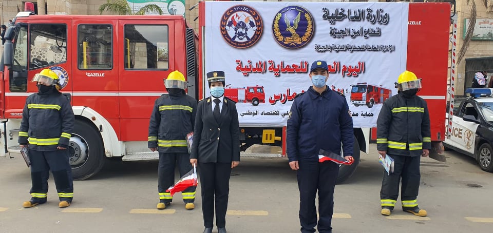 في لفتة إنسانية.. الحماية المدنية بالقاهرة تساعد كفيفًا سقط من شرفة منزله