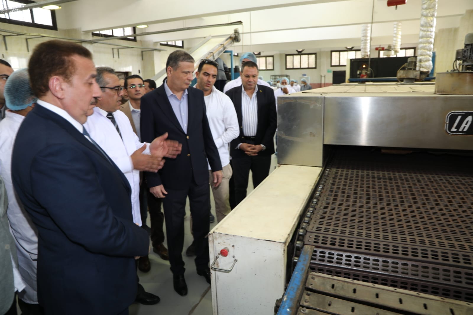وزير الزراعة ومحافظ المنوفية يتفقدا مصنع التغذية المدرسية بقويسنا