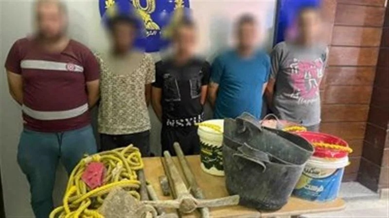ضبط 5 متهمين بالتنقيب عن الآثار داخل عقار في التبين