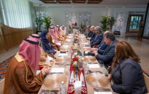 في الرياض .. فتحي  يلتقى  وزير السياحة السعودي لمزيد من التعاون والترويج المشترك