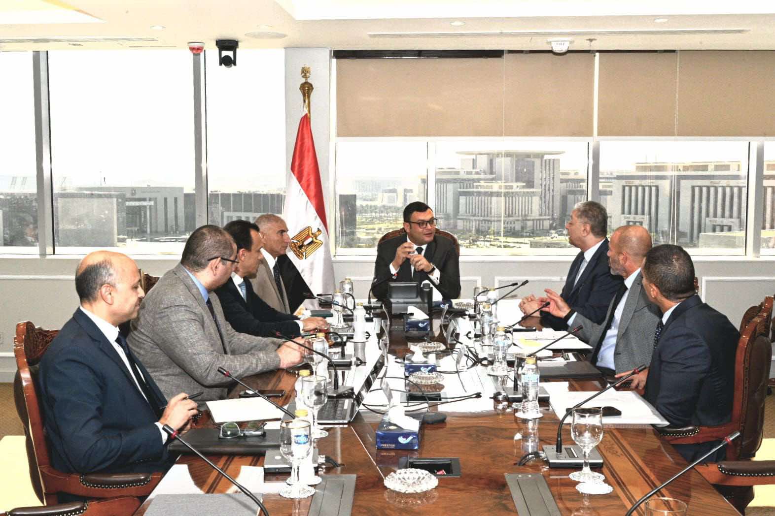 وزير الإسكان يشدد على الالتزام بالجداول الزمنية للتسليم الابتدائي لأبراج منطقة الأعمال المركزية بالعاصمة