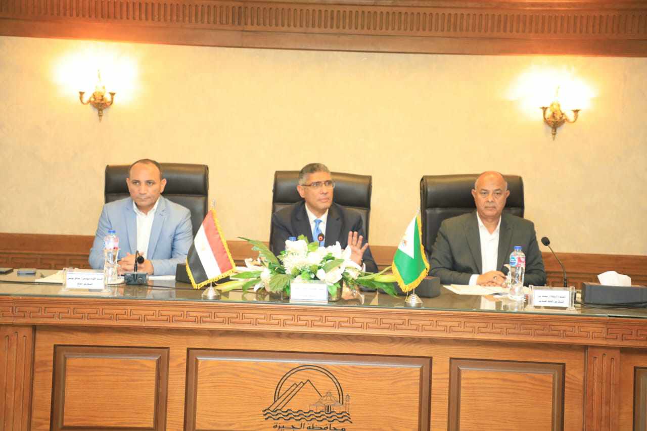 محافظ الجيزة يتابع الموقف التنفيذي لمشروعات الخطة الاستثمارية
