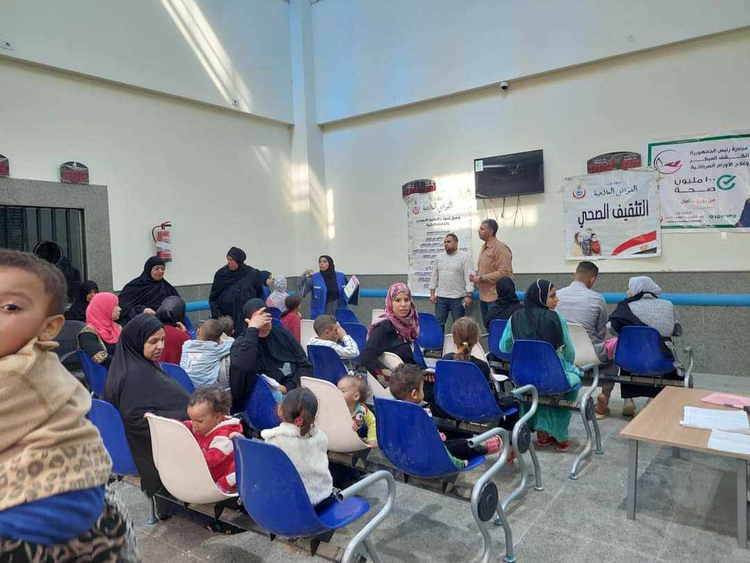تقديم الخدمات العلاجية لـ٢٥١٧ مواطن بالجيزة من خلال قوافل المحافظة