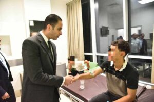 نائب وزير الصحة يزور مصابي حادث الجلالة بمجمع السويس الطبي