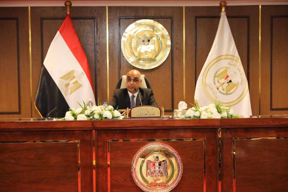 وزير العدل يجتمع بكبار المحضرين المعنيين بالتفتيش على أعوان القضاة