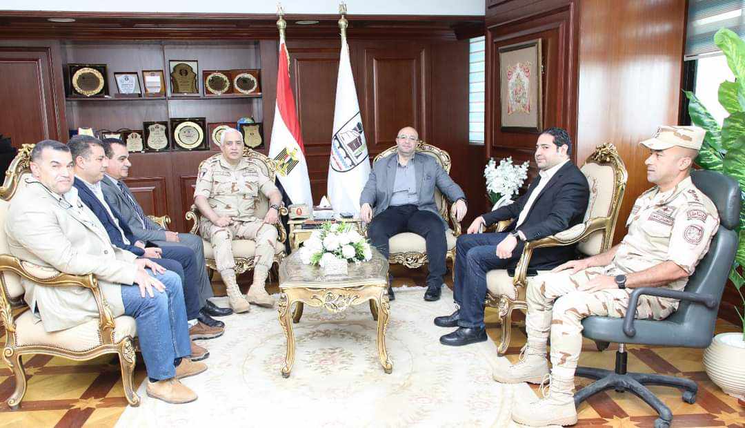 محافظ بني سويف يبحث مع رئيس جهاز الخدمات العامة للقوات المسلحة آليات التعاون في مجالات استثمارية