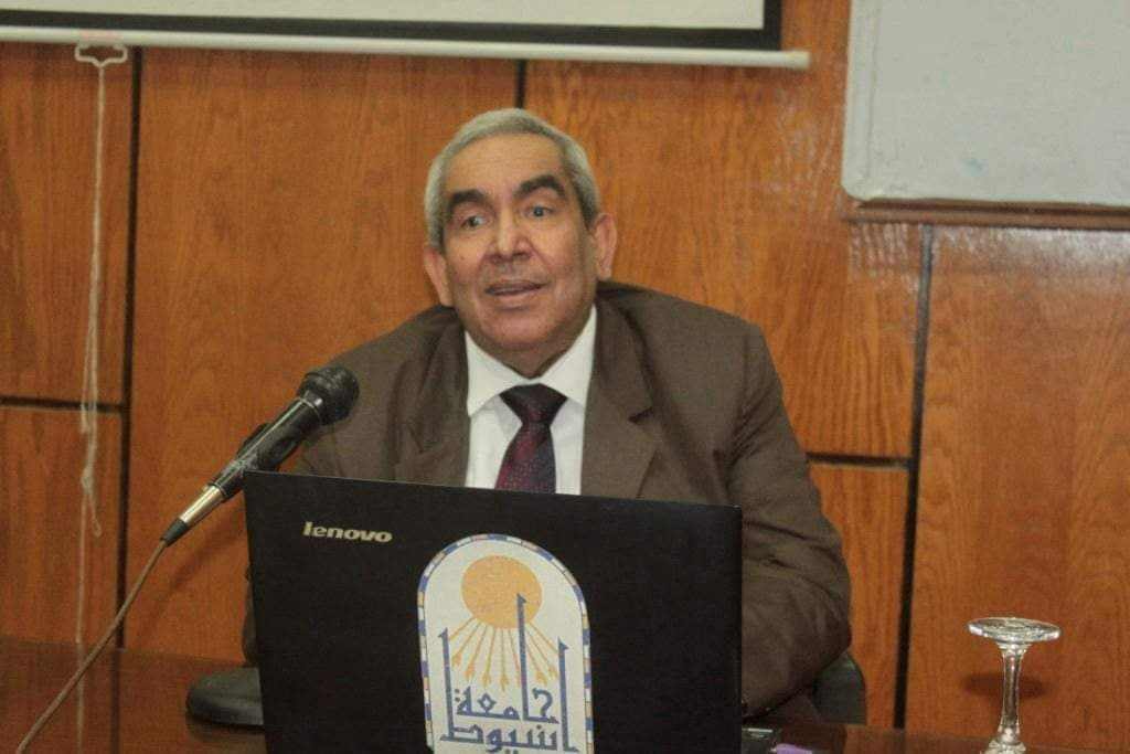 مركز ضمان الجودة والتأهيل يعقد دورة تدريبية حول “التحول الرقمي” بجامعة أسيوط