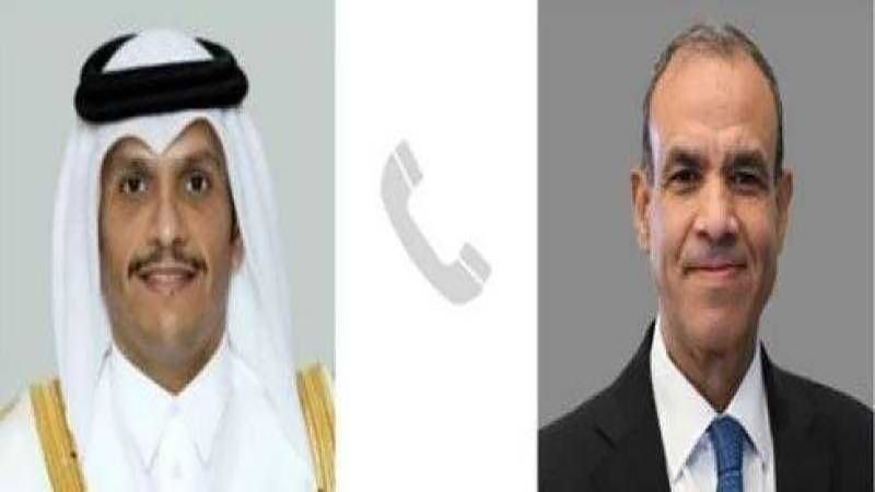 وزير الخارجية والهجرة يجري اتصالًا مع رئيس الوزراء القطري