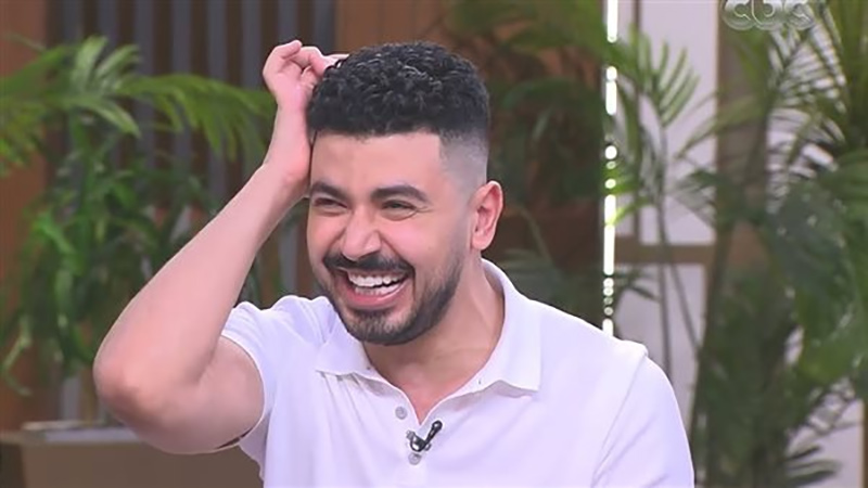 محمد أنور ضيف الراديو بيضحك مع فاطمة مصطفى
