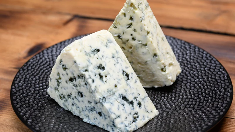 ليست سلعة استفزازية.. إبراهيم عيسى: منع الجبنة الريكفورد سيؤثر على السياحة