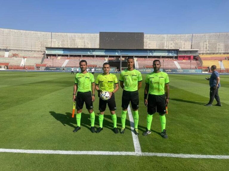 صورة طاقم حكام بدوري المحترفين - أرشيفية