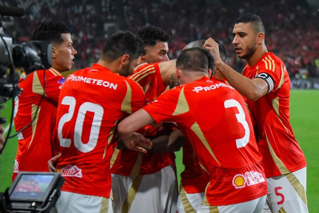 الأهلي يتخطى سيراميكا كليوباترا ويواجه الزمالك في نهائي السوبر