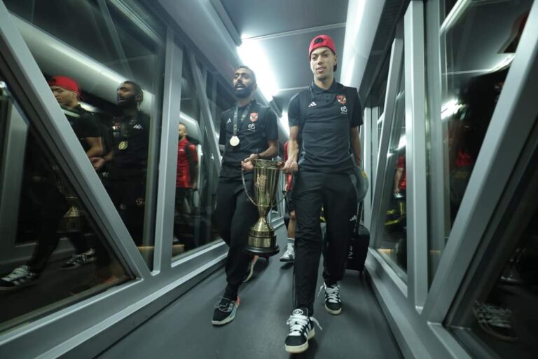 لاعبي الاهلي عقب العودة الي القاهرة