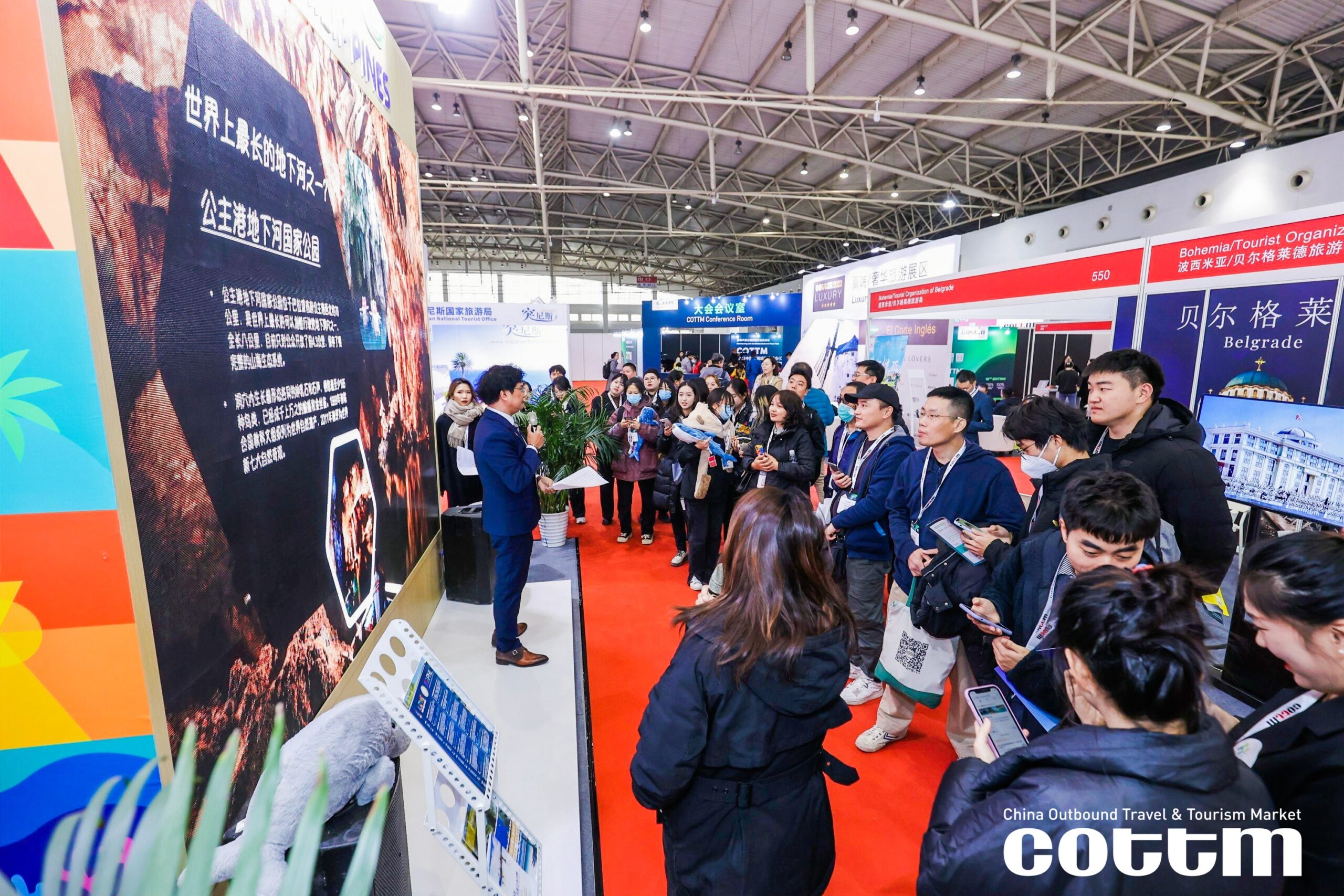  فتحي يفتتح معرض “كوتوم “في بكين  والعين على  ملايين السياح الصينين