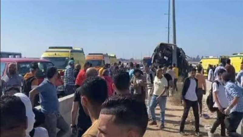 إصابة 10 من فريق العباقرة في حادث على طريق الواحات