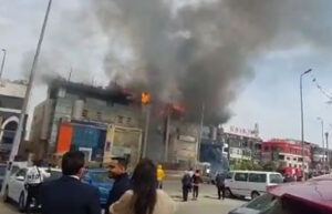 حريق هائل يلتهم واجهة محل تجاري بسور نادي الزمالك