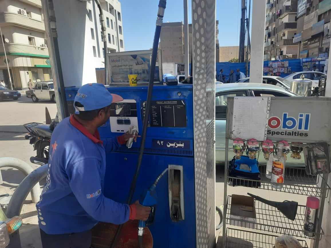 أهالى أسيوط يعربون عن قلقهم من ارتفاع الأسعار بسبب زيادة أسعار المواد البترولية