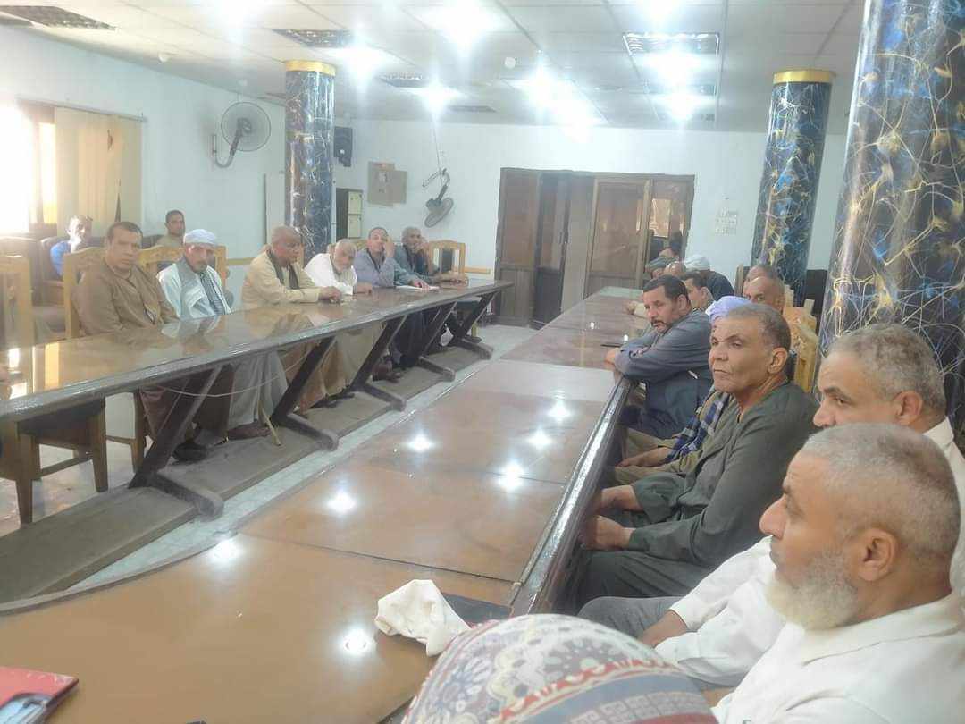 محافظ المنيا يوجه بتكثيف الندوات الإرشادية لتوعية الفلاحين بزراعة القمح