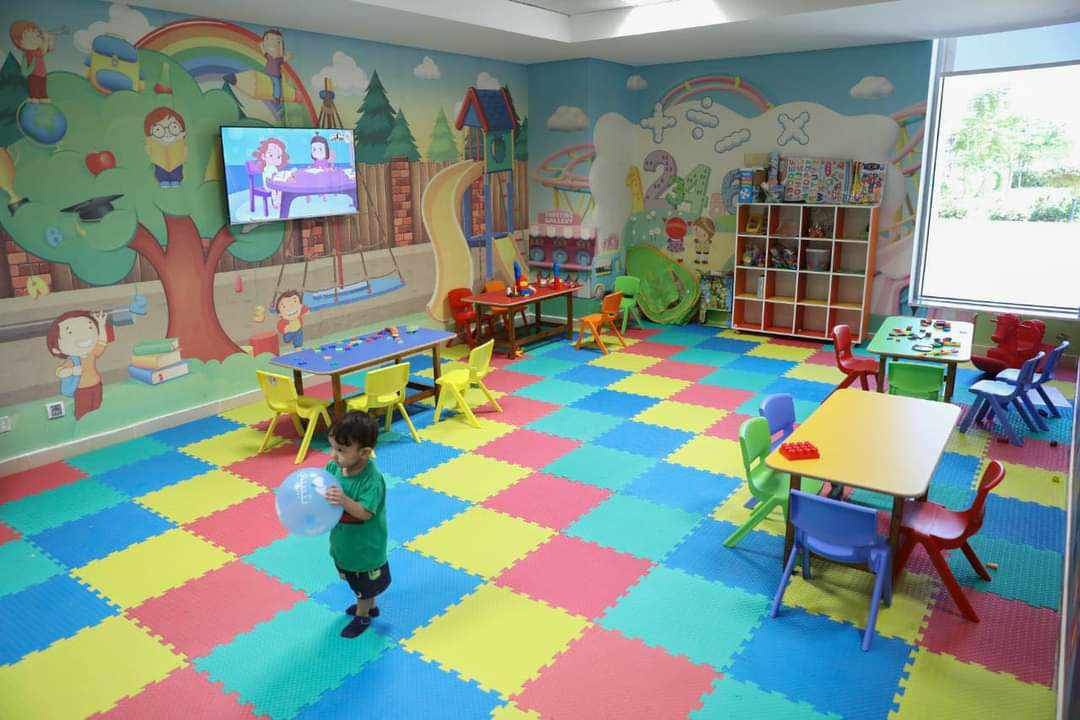 وزراء “الصحة” و” العدل” و” التضامن” يفتتحوا مركز أطفال لأبناء الموظفات العاملات بالمجان