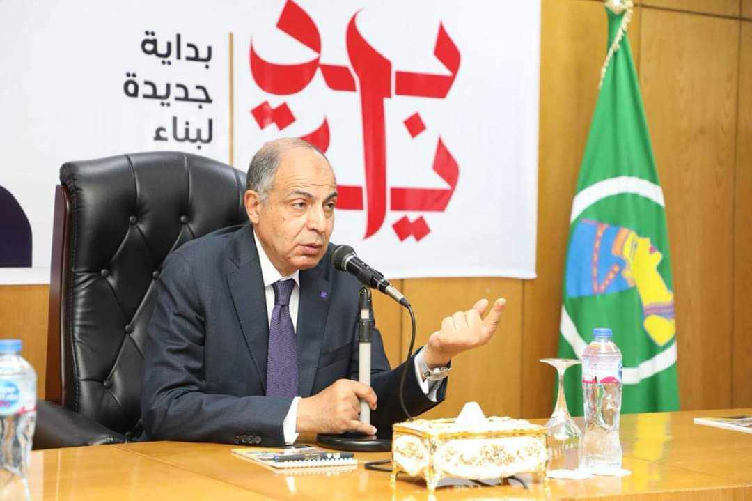 محافظ المنيا يشهد برنامجاً تدريبياً للأطباء للتعريف بمعاير جودة المنشات الصحية