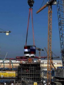 في ذكرى النصر .. محطة الضبعة تنجح بتركيب مصيدة قلب المفاعل للوحدة النووية الثالثة