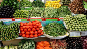 انخفاض أسعار الفواكه واستقرار الخضروات في السوق اليوم
