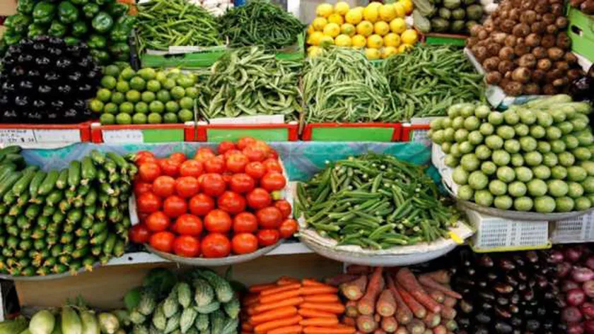 انخفاض أسعار الفواكه واستقرار الخضروات في السوق اليوم