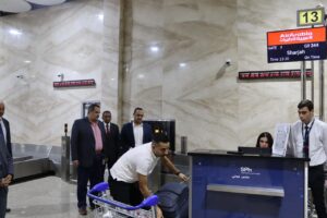 استعدادًا للافتتاح الرسمي بعد رفع الطاقة الاستيعابية.. رئيس القابضة للمطارات يتفقد مطار سفنكس الدولي