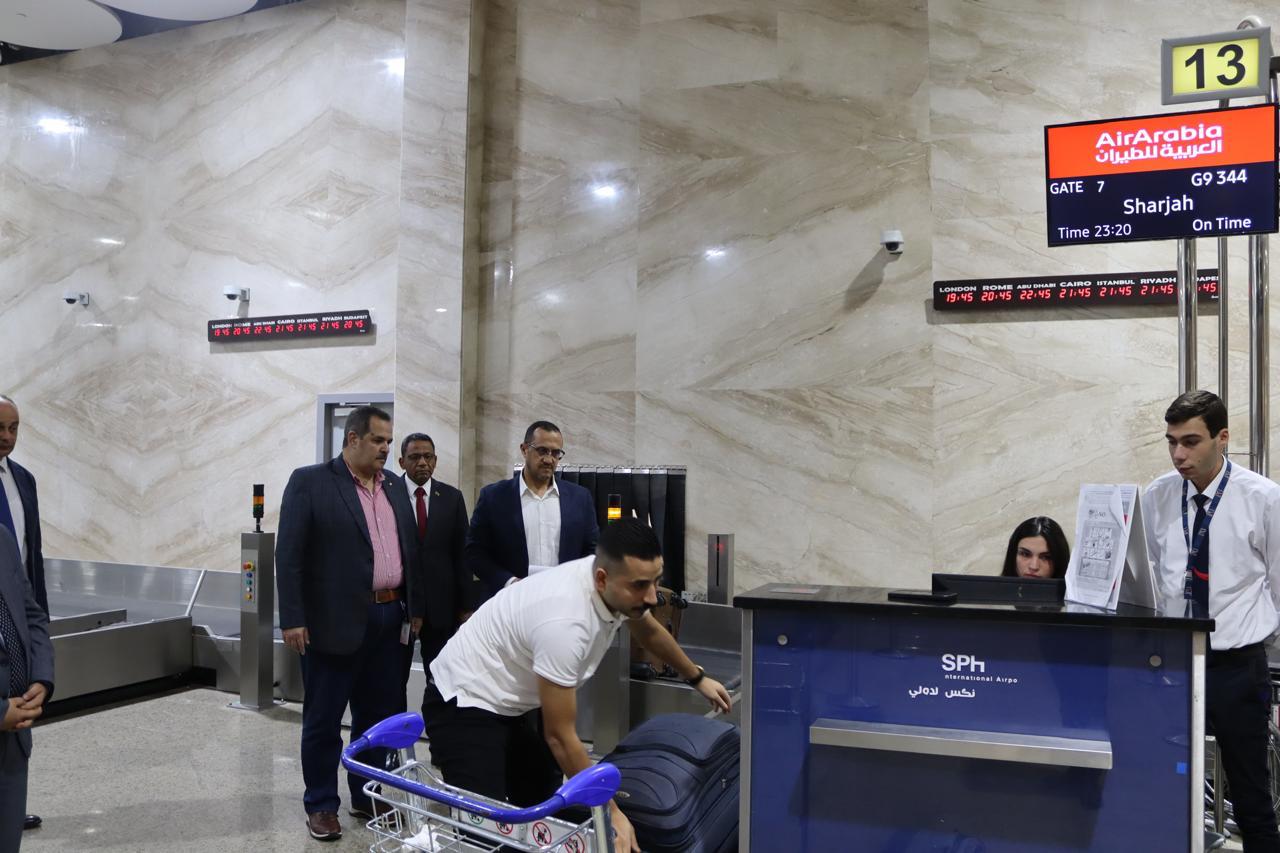 استعدادًا للافتتاح الرسمي بعد رفع الطاقة الاستيعابية.. رئيس القابضة للمطارات يتفقد مطار سفنكس الدولي