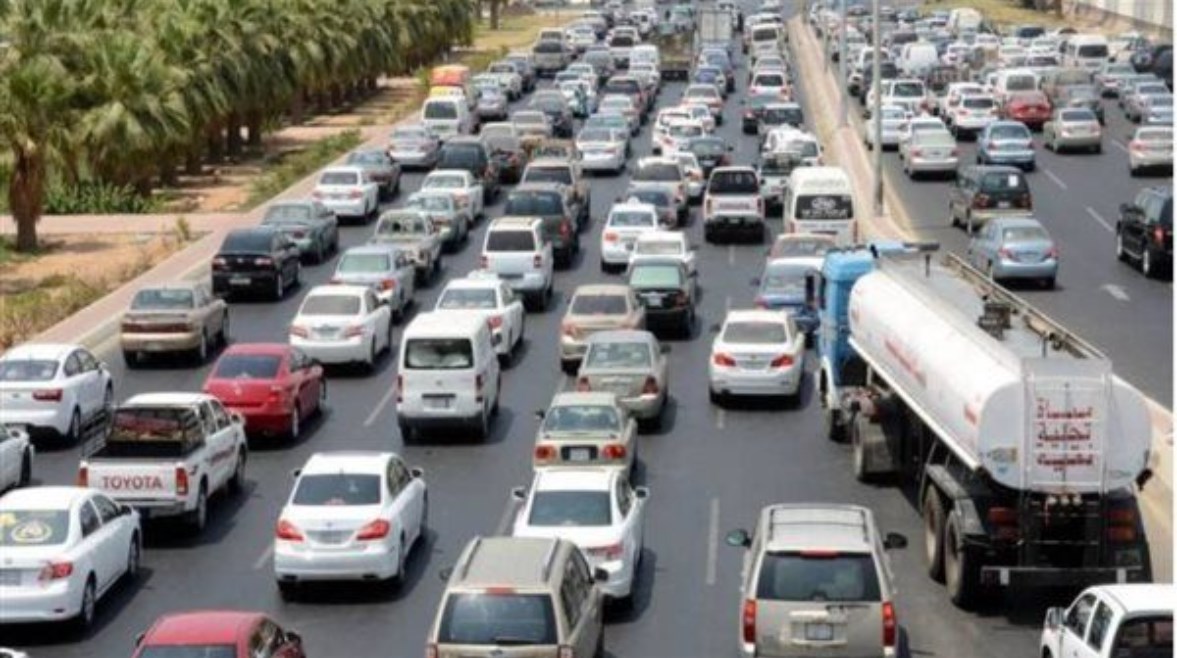 بسبب كثافة على المحاور الرئيسية.. زحام مروري في القاهرة والجيزة صباح اليوم
