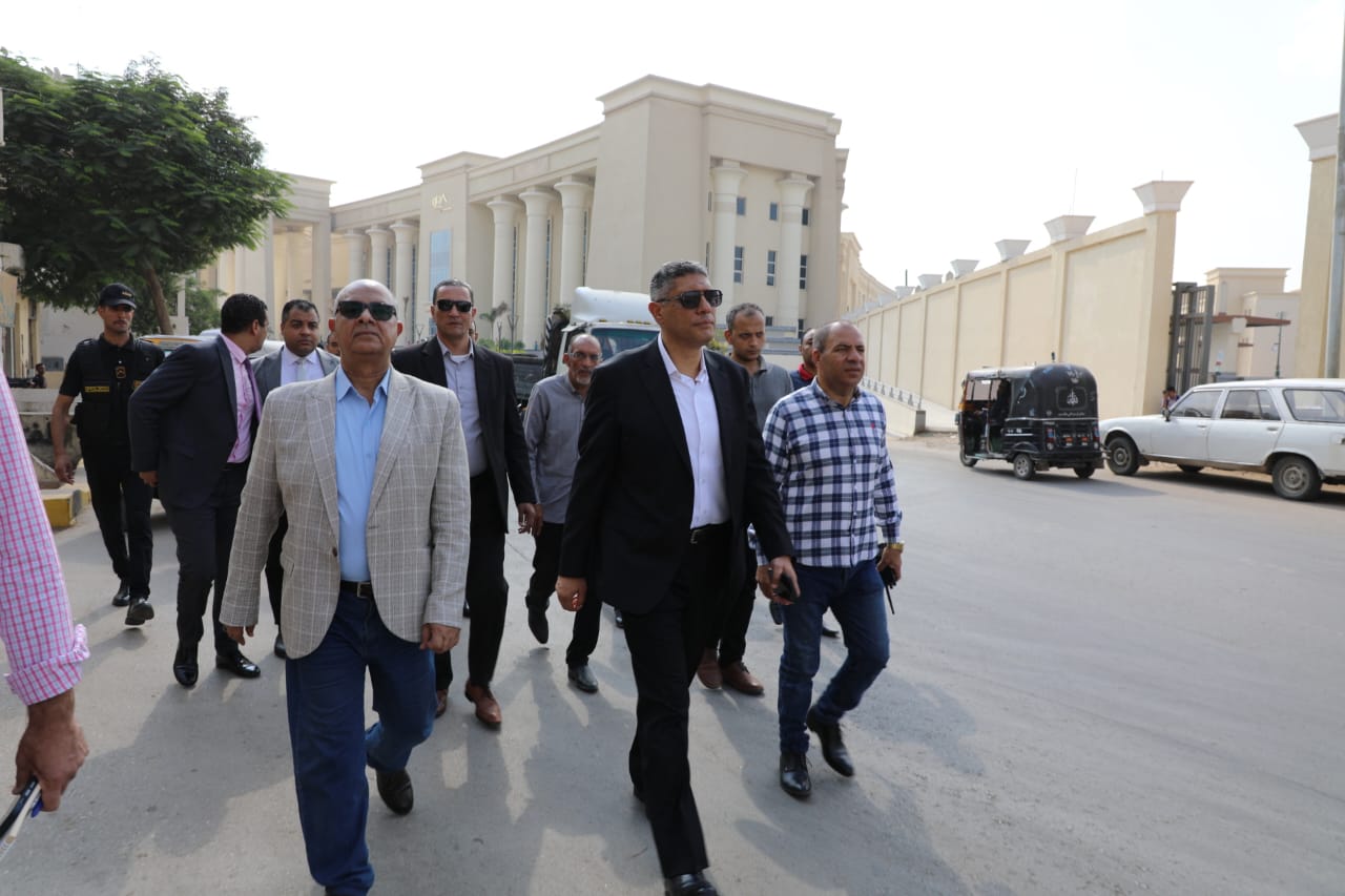 محافظ الجيزة يتفقد انتظام العمل بالمراكز التكنولوجية في عدد من الأحياء