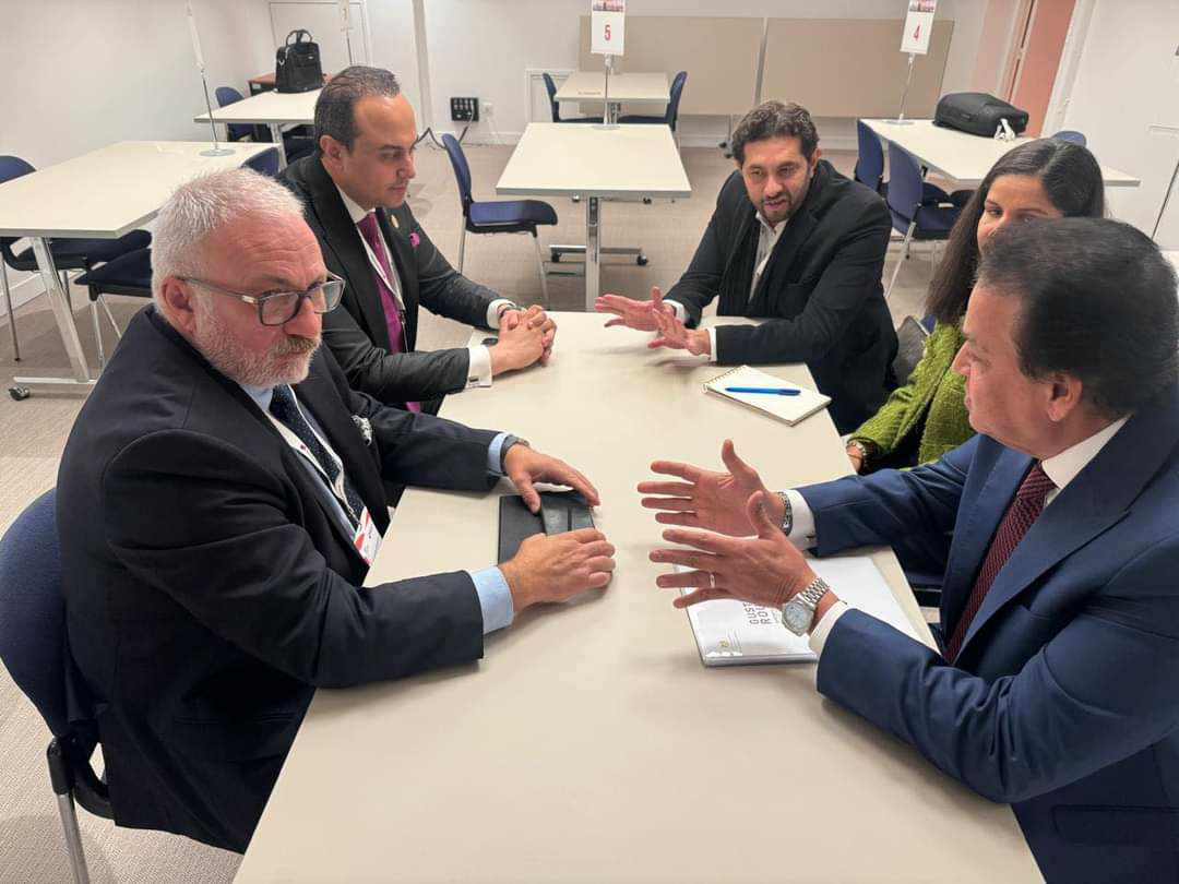  وزير الصحة يجتمع برئيس معهد جوستاف روسي الفرنسي لعلاج الأورام