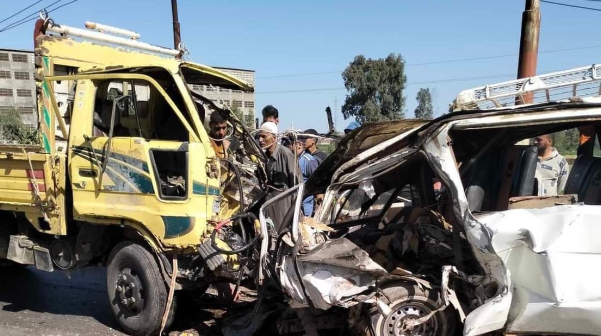 حادث مروع في الغربية.. وفاة 4 وإصابة 14 آخرين في تصادم بين سيارتين