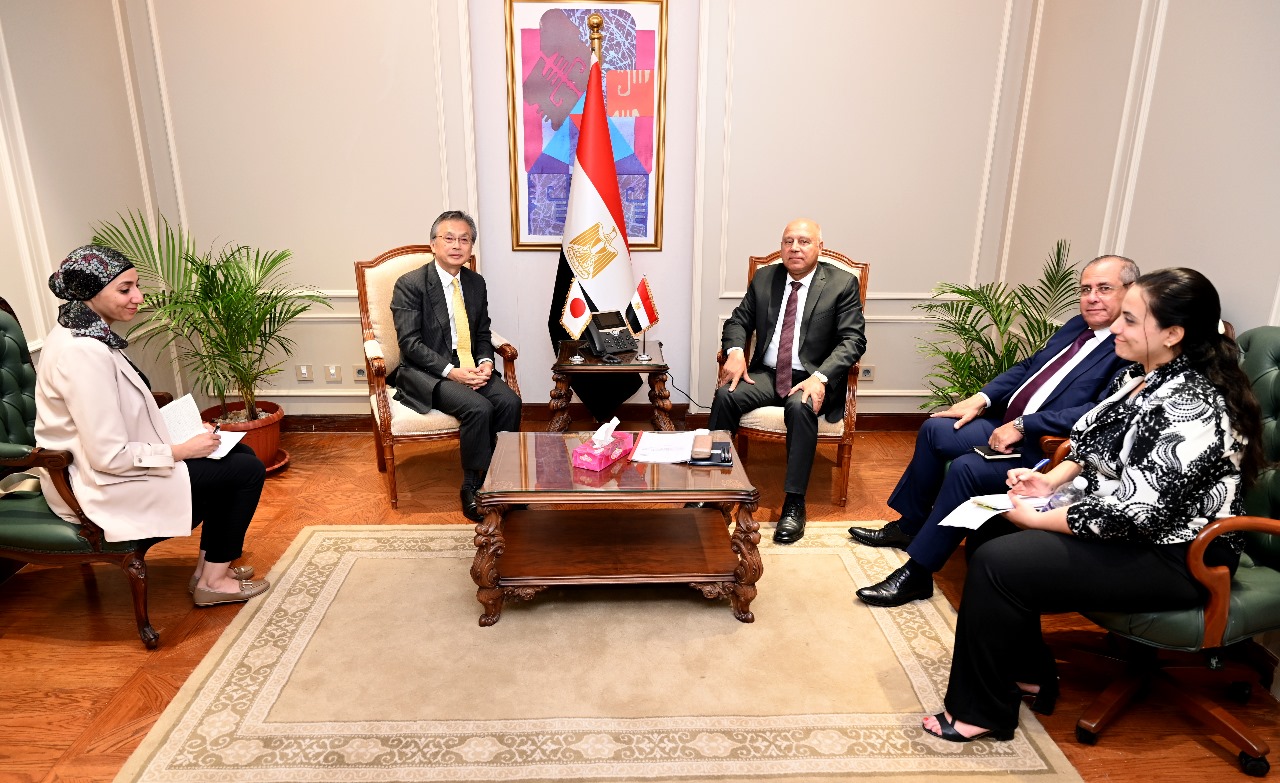 باستثمارات 30 مليون يورو.. وزير الصناعة يبحث موقف مصنع الأنظمة الكهربائية للسيارات