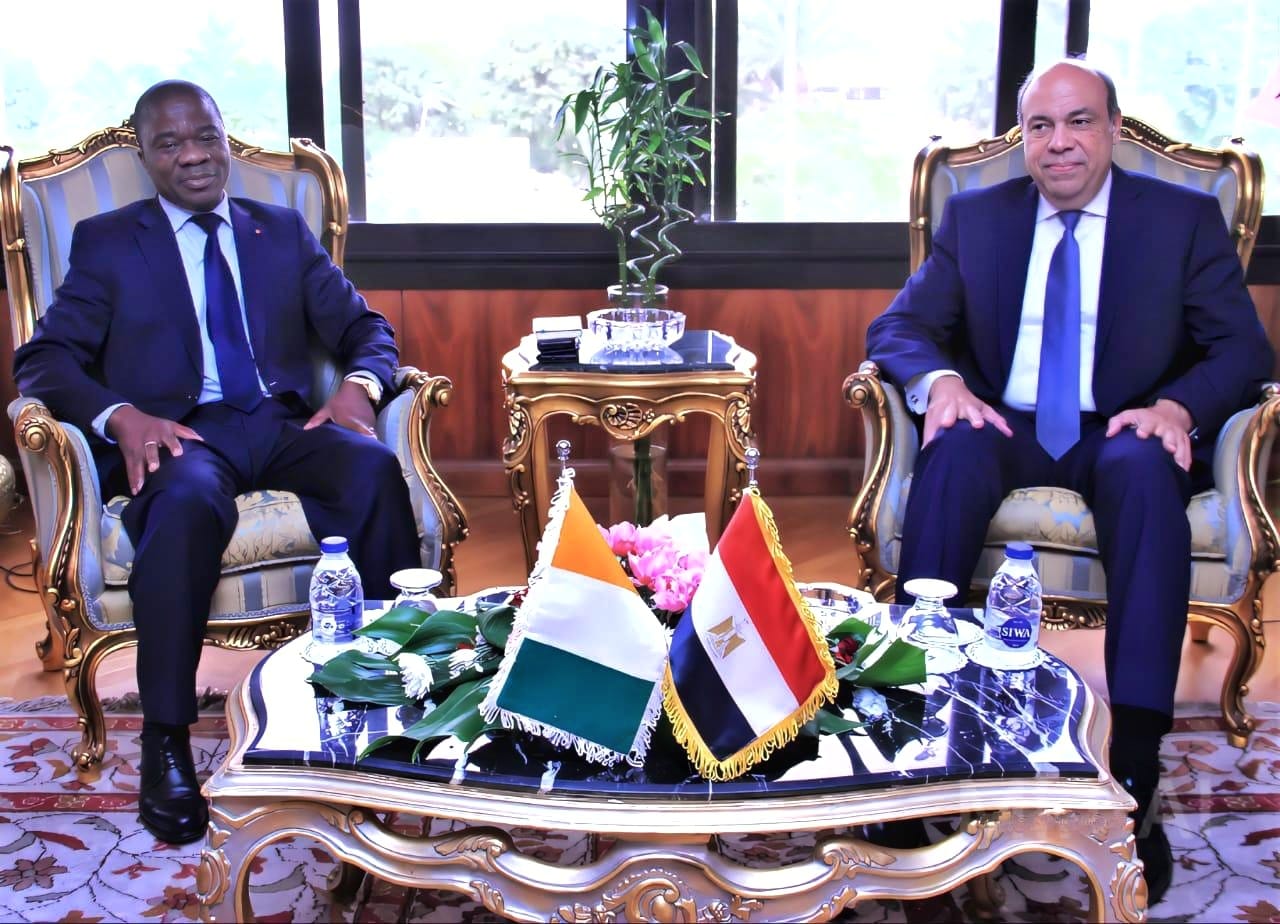 وزير الطيران: نحرص على توسيع آفاق التعاون بين مصر وكوت ديفوار في مختلف أنشطة الطيران المدني