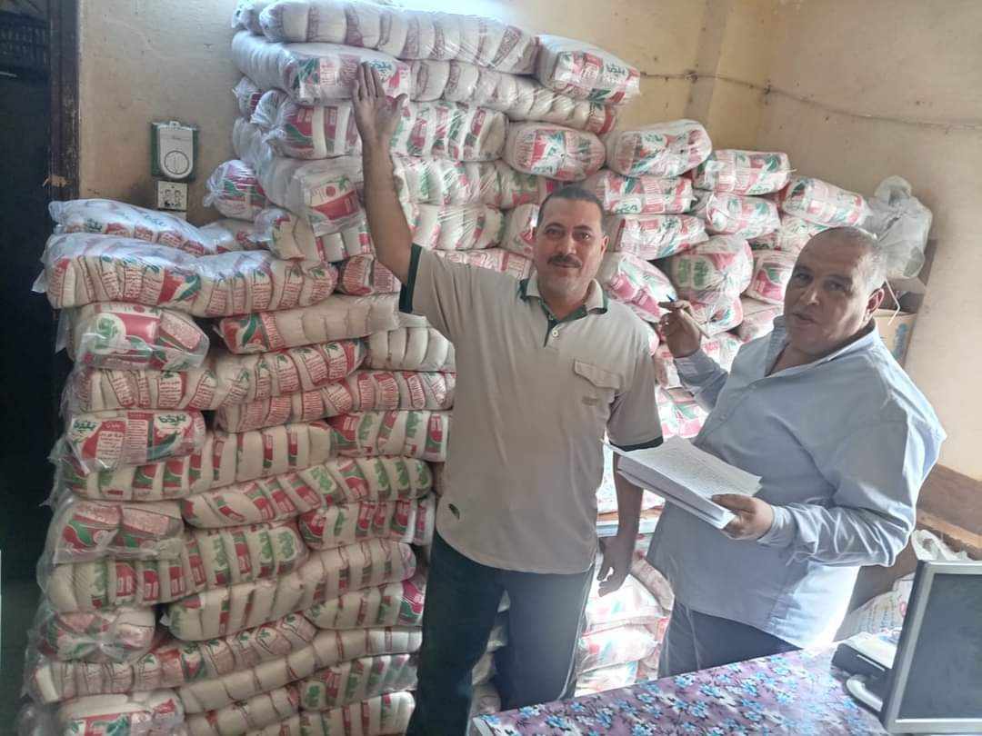 ضبط ٢ طن سكر تموينى وتحرير ٦١١ محضر متنوع بأسيوط