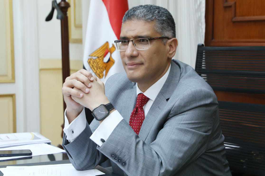 الجيزة تدعم خدمات الاتصالات والانترنت بالواحات البحرية