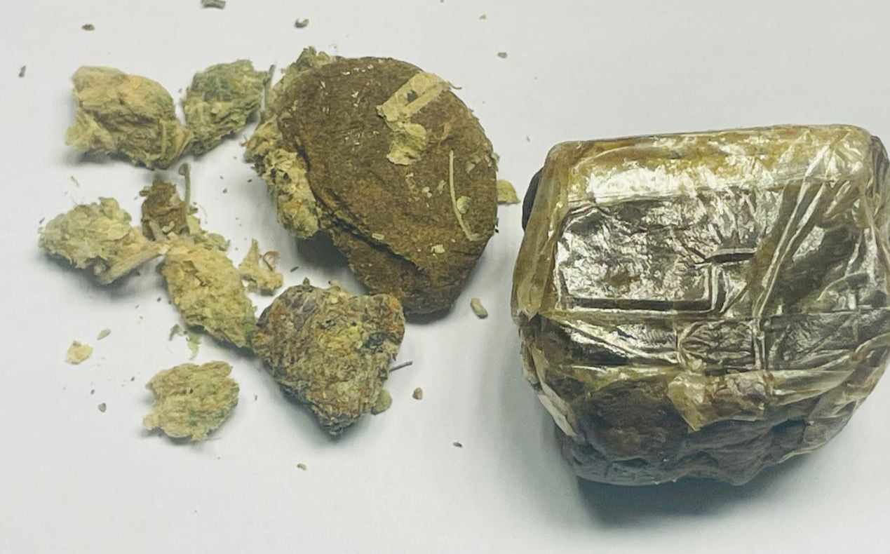 جمارك مطار الغردقة تحبط تهريب مواد مخدرة .. تفاصيل