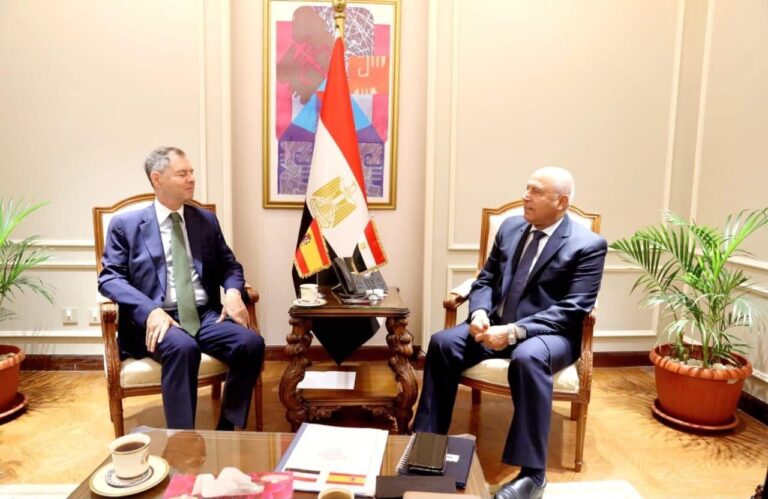 وزير-الصناعة-والسفير-الاسباني