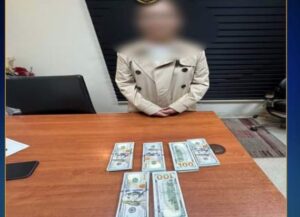 ضبط سيدة تحاول تهريب عملات أجنبية أثناء سفرها من مطار القاهرة
