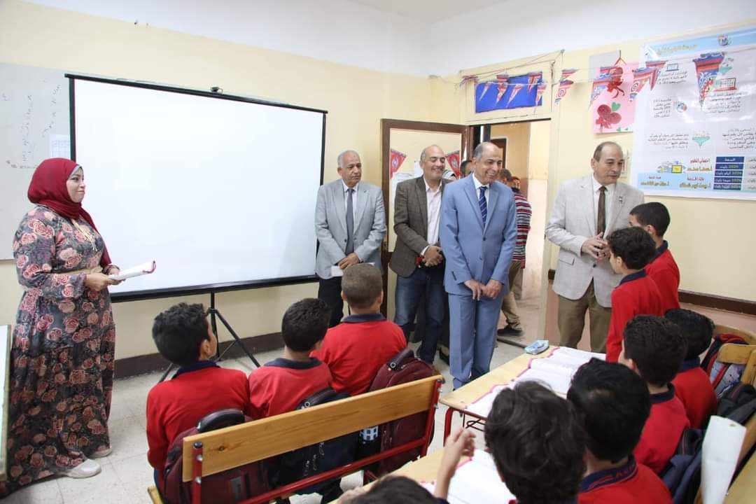 محافظ  المنيا يزور مدارس المنيا الجديدة