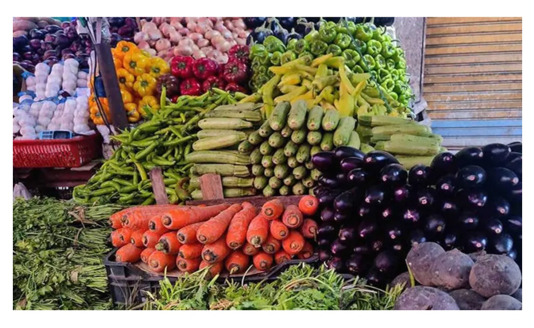 استقرار اسعار الخضروات والفاكهة اليوم بالسوق المحلى.